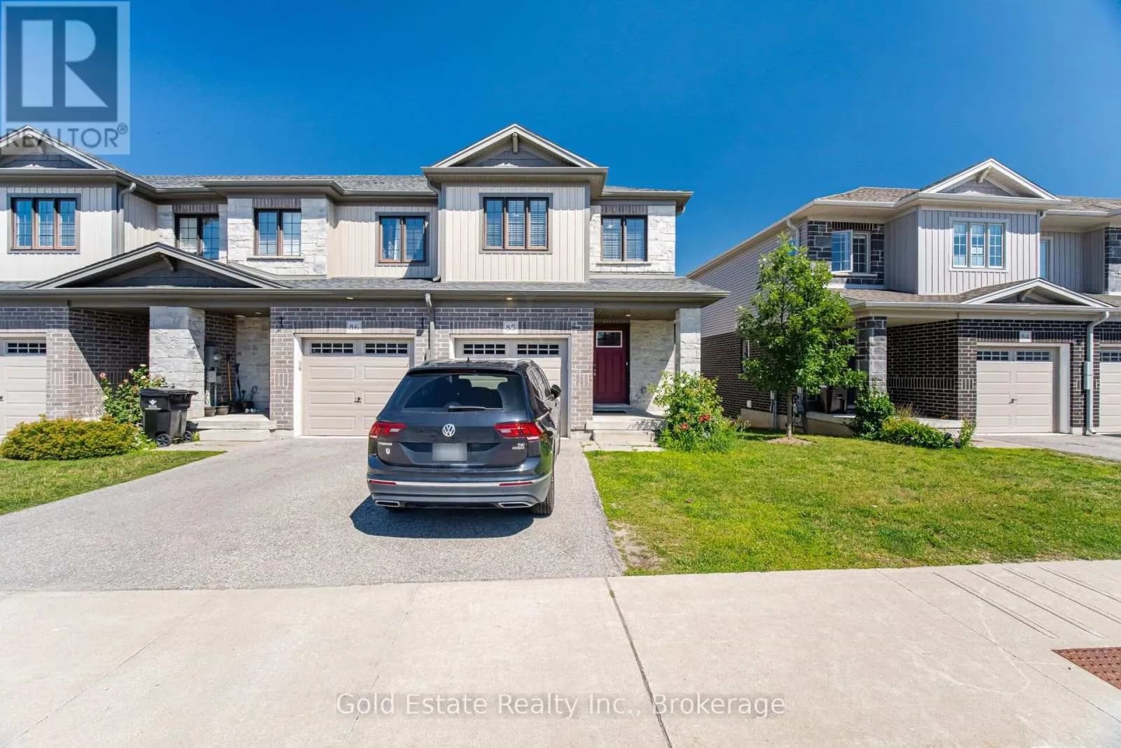 85 - 135 HARDCASTLE DRIVE — photo 3 of 44