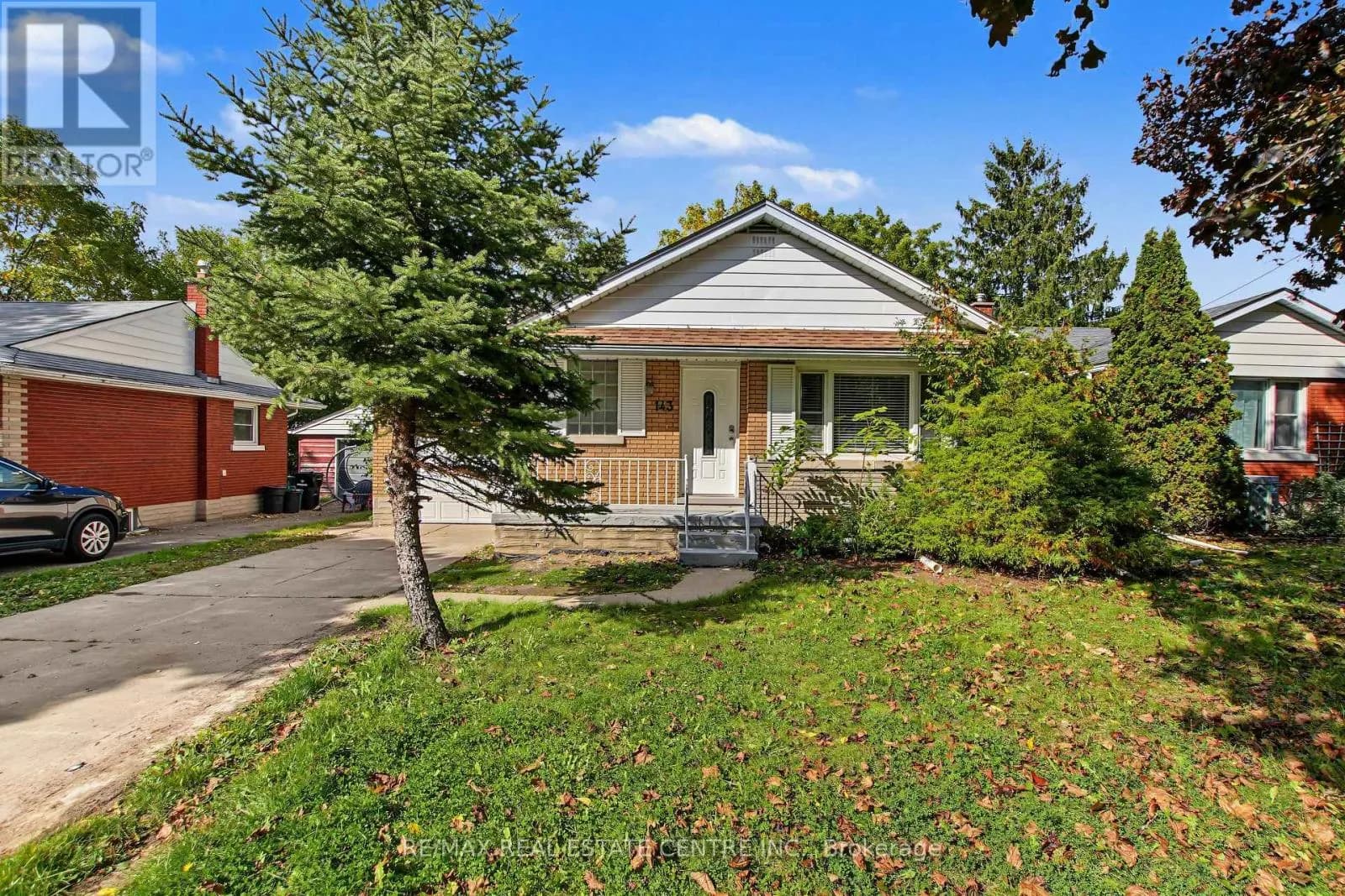143 ELGIN CRESCENT — photo 1 of 38