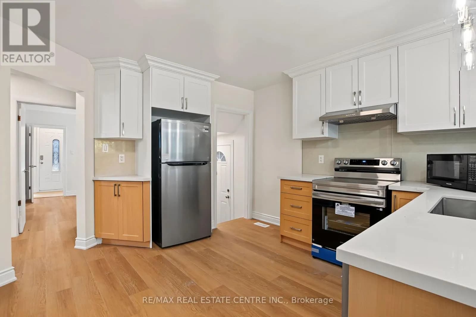 143 ELGIN CRESCENT — photo 5 of 38