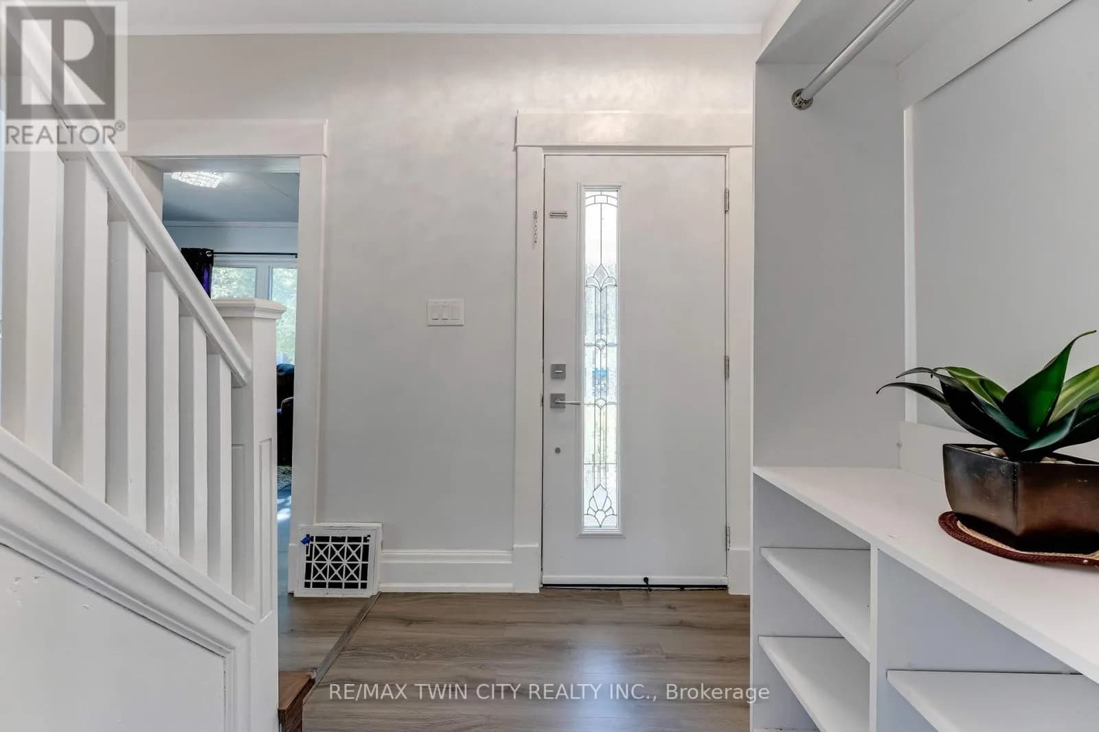 116 VICTORIA AVENUE — photo 4 of 45