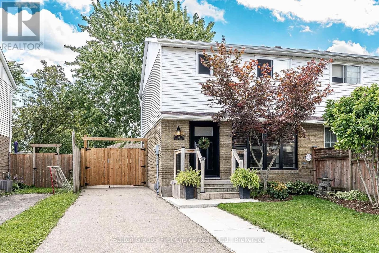 97 GRAHAM CRESCENT — photo 1 of 32