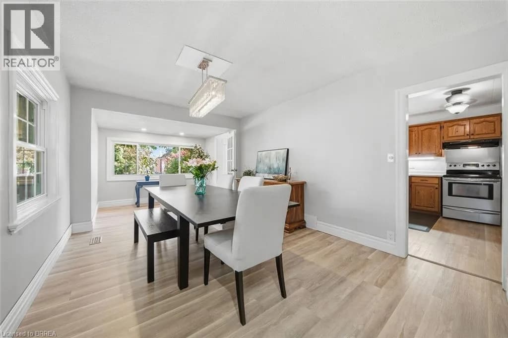 144 ST GEORGE Street — photo 4 of 49
