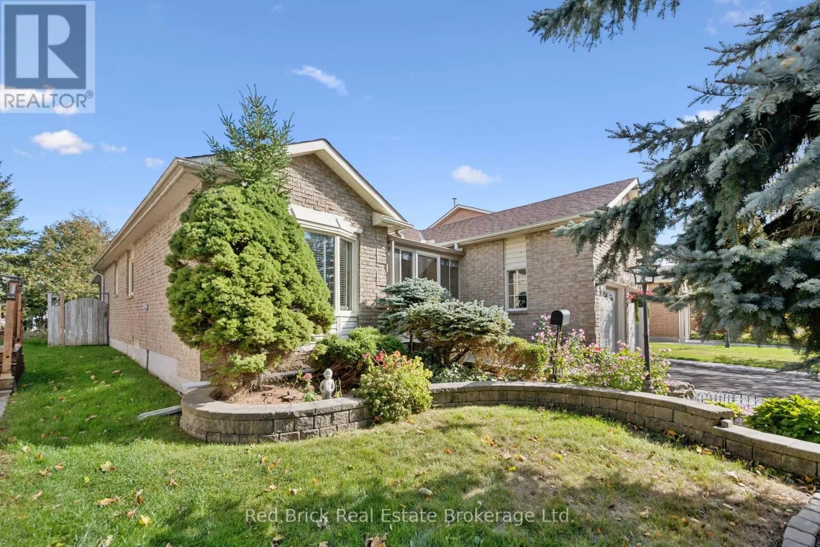 744 WOODHILL DRIVE — photo 2 of 40