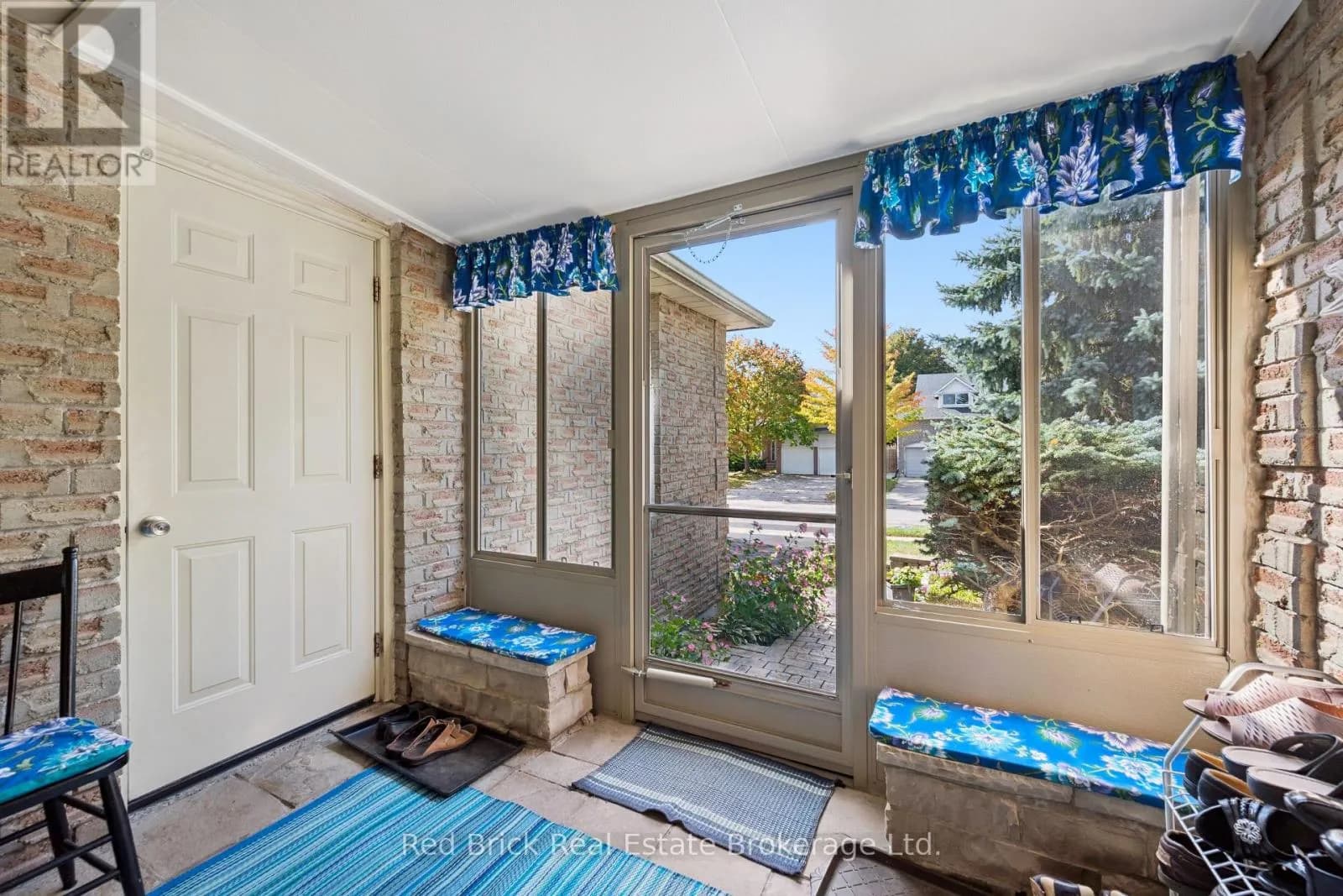 744 WOODHILL DRIVE — photo 4 of 40