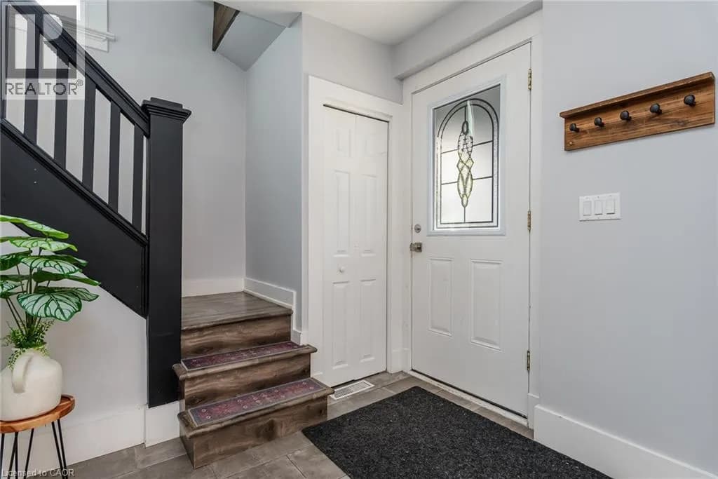 40 WOODLAND Avenue — photo 4 of 49