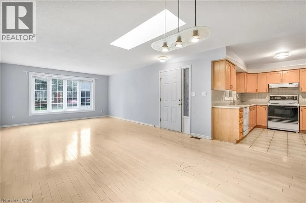 570 WEST Street Unit# 2 — photo 4 of 14