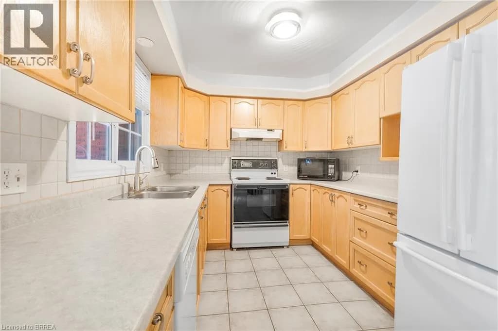 570 WEST Street Unit# 2 — photo 5 of 14