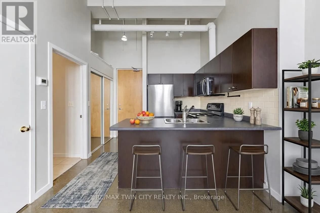 405 - 404 KING STREET W — photo 1 of 42
