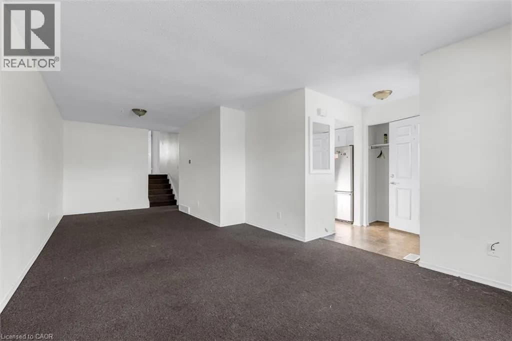 16 CRYSTAL Court — photo 5 of 30