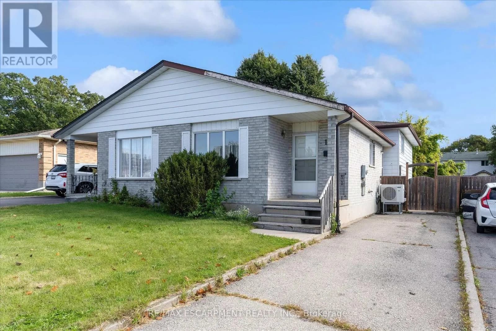 16 CRYSTAL COURT — photo 1 of 30