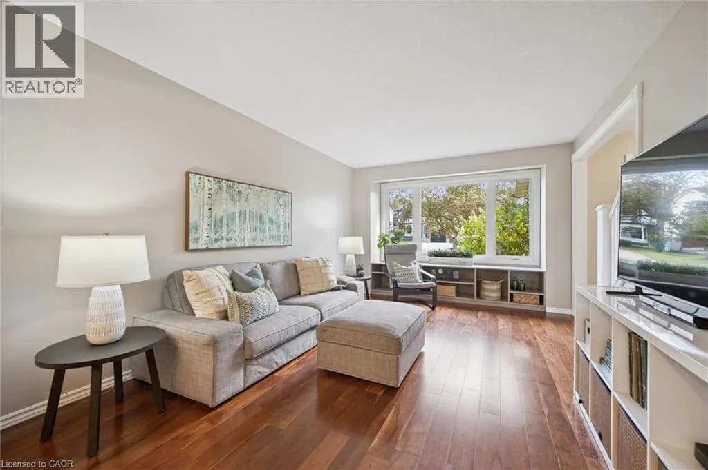 143 HILLBROOK Crescent — photo 1 of 40