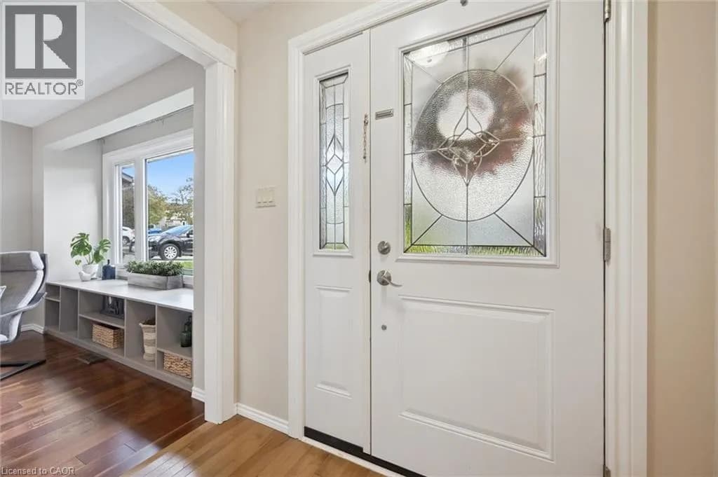 143 HILLBROOK Crescent — photo 3 of 40