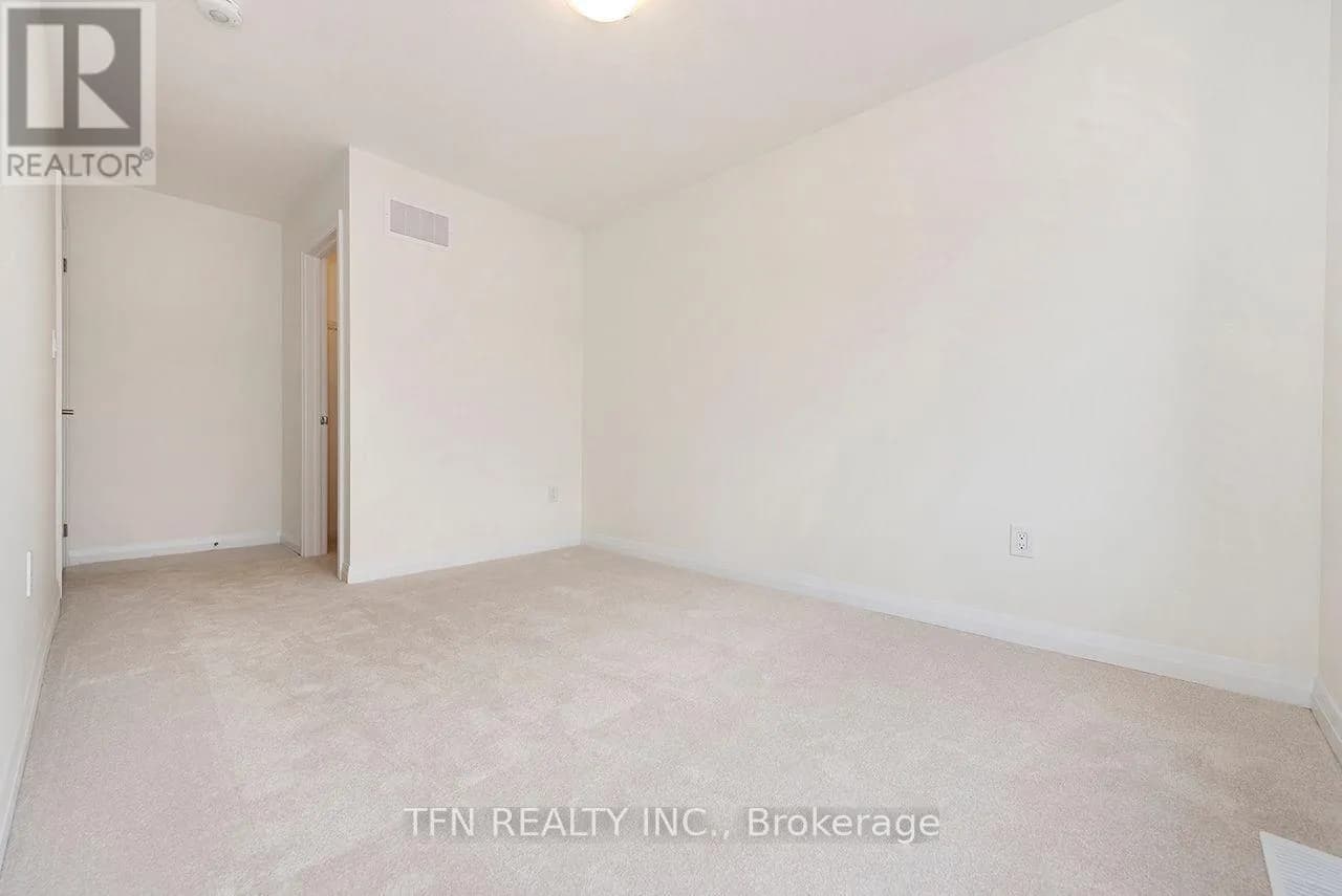 389 STARLIGHT AVENUE — photo 3 of 10