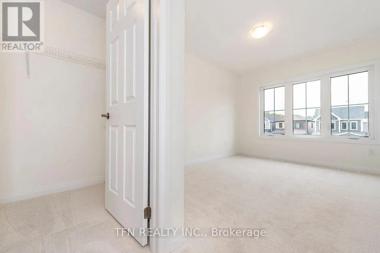 389 STARLIGHT AVENUE — photo 4 of 10