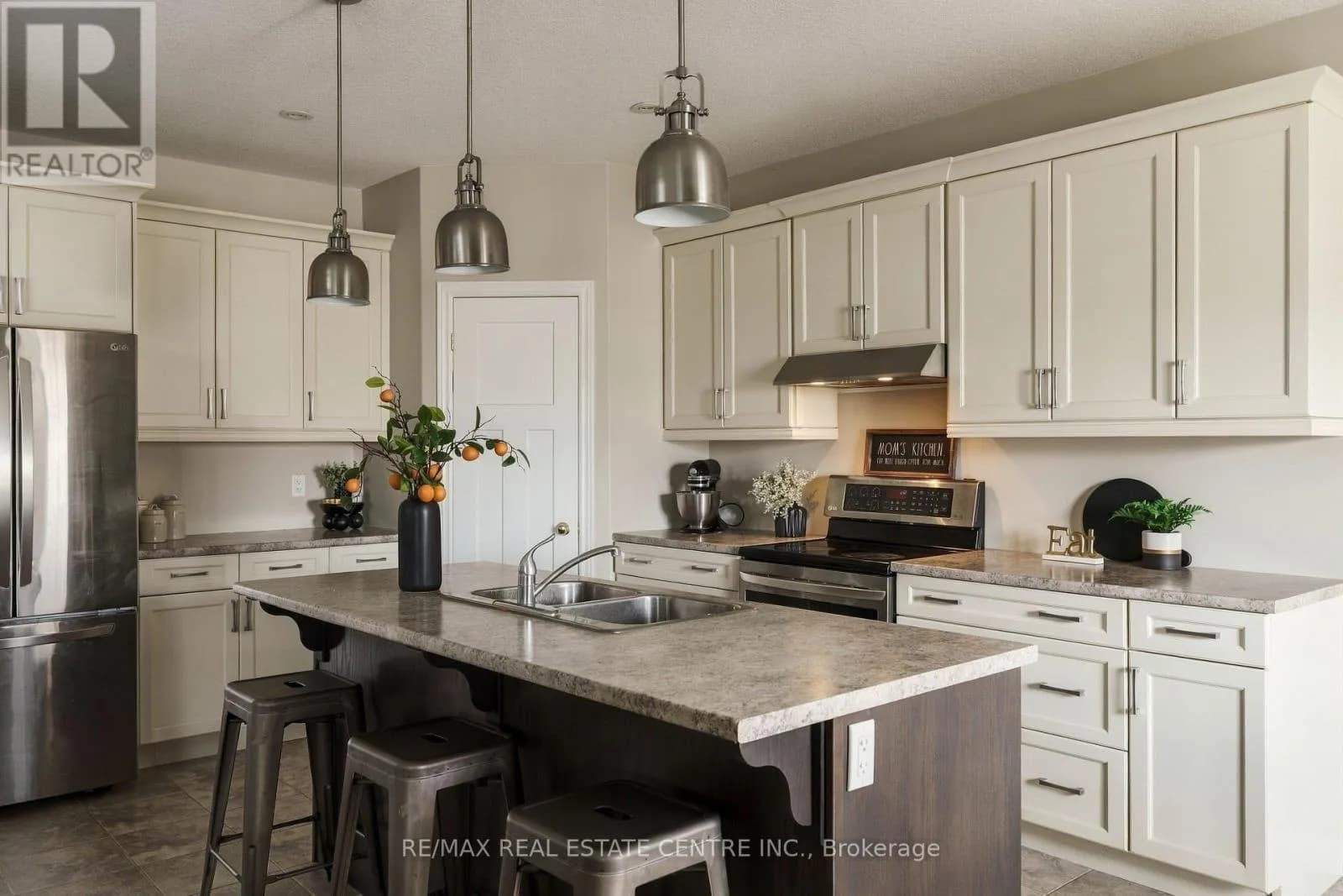 51 LAVERTY CRESCENT — photo 5 of 48