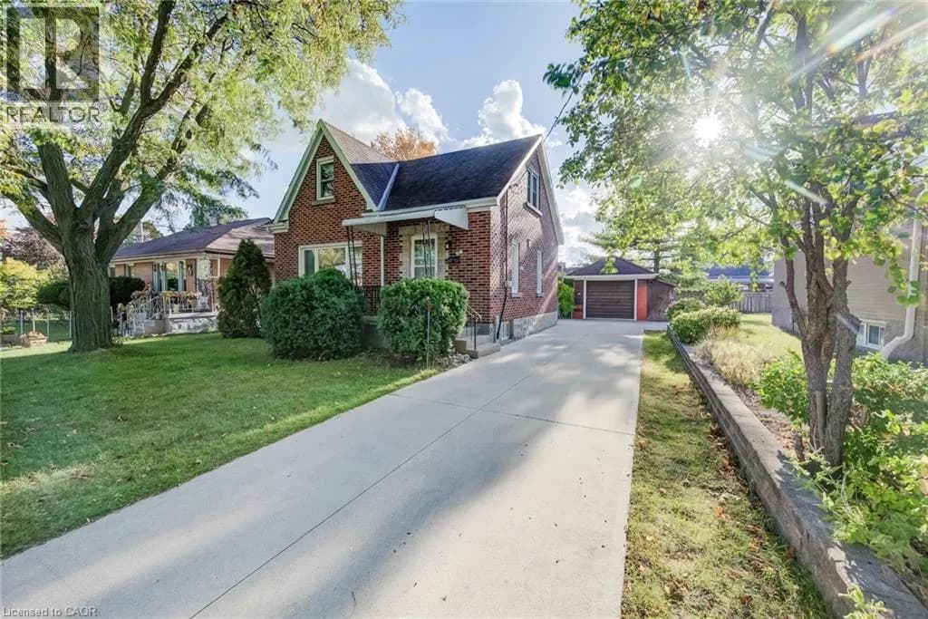11 CRESTWOOD Avenue — photo 3 of 43
