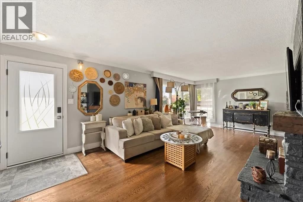 154 PARIS Road — photo 4 of 37