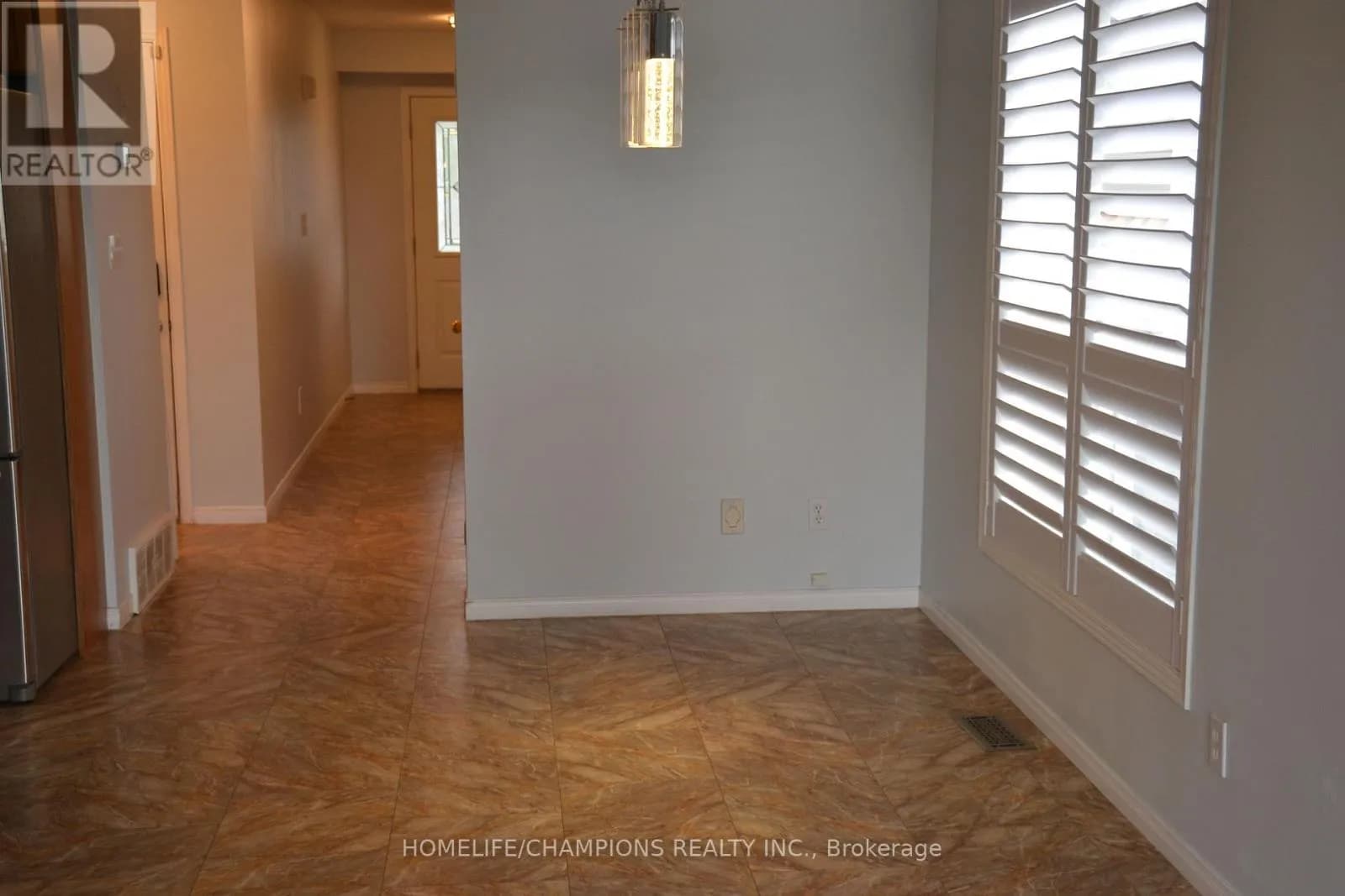 132 HENHOEFFER CRESCENT — photo 4 of 33