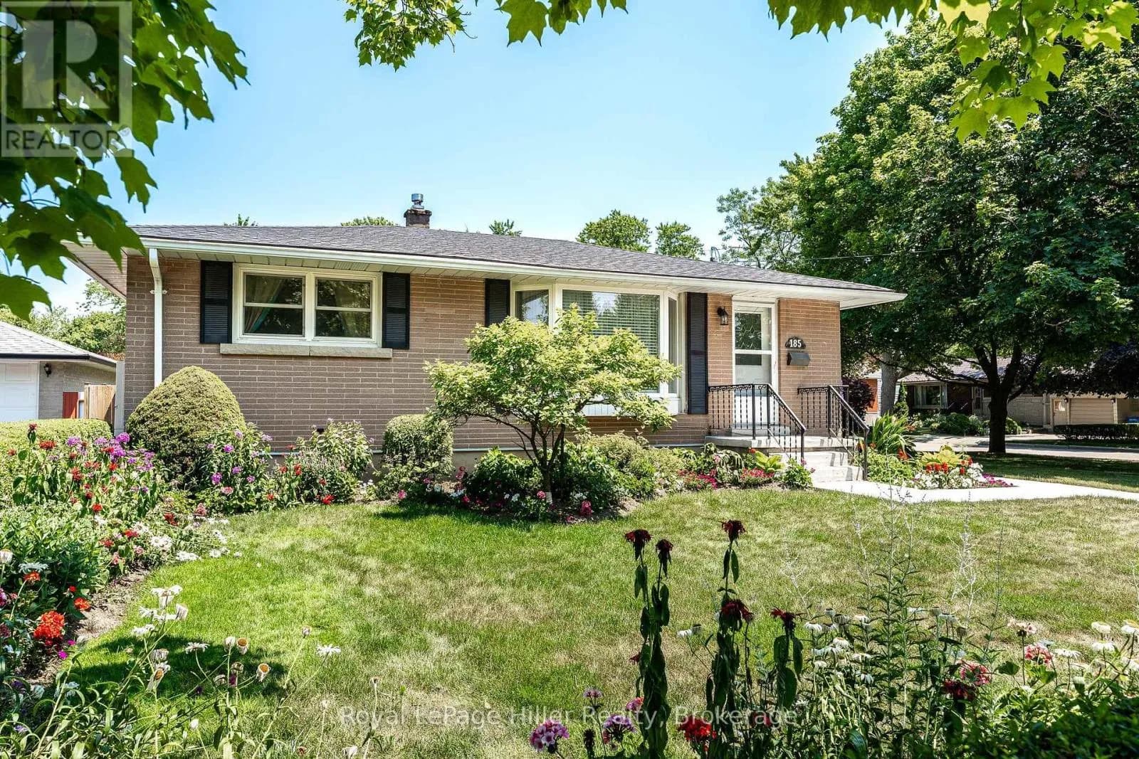 185 STRACHAN STREET — photo 1 of 37