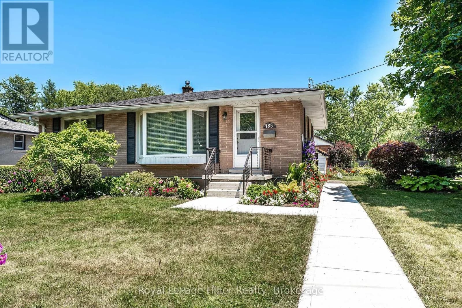 185 STRACHAN STREET — photo 5 of 37