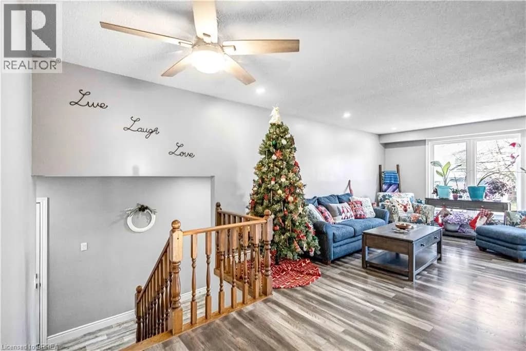 36 VALERIE Court — photo 3 of 42
