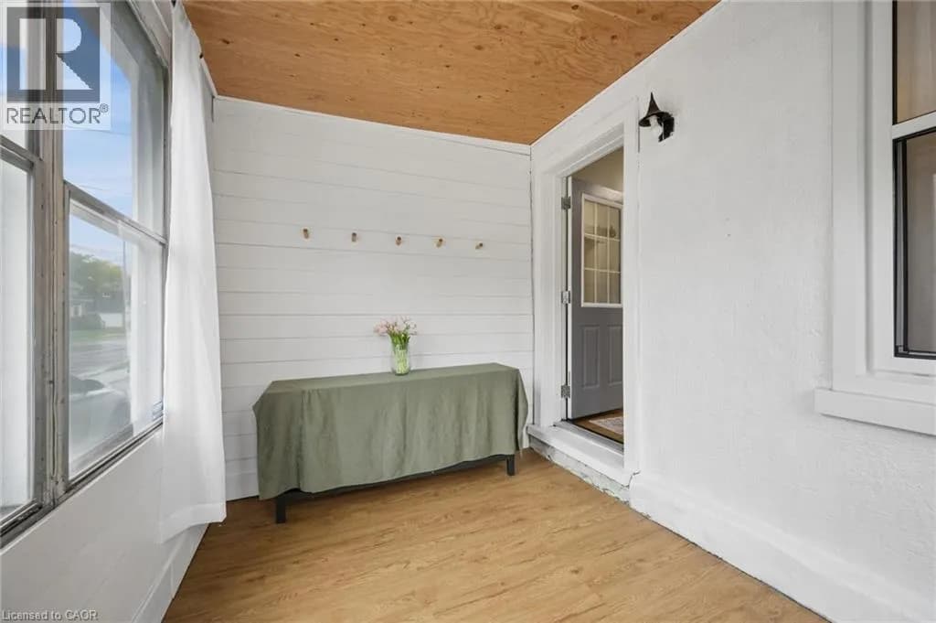 29 VICTORIA Avenue — photo 4 of 39