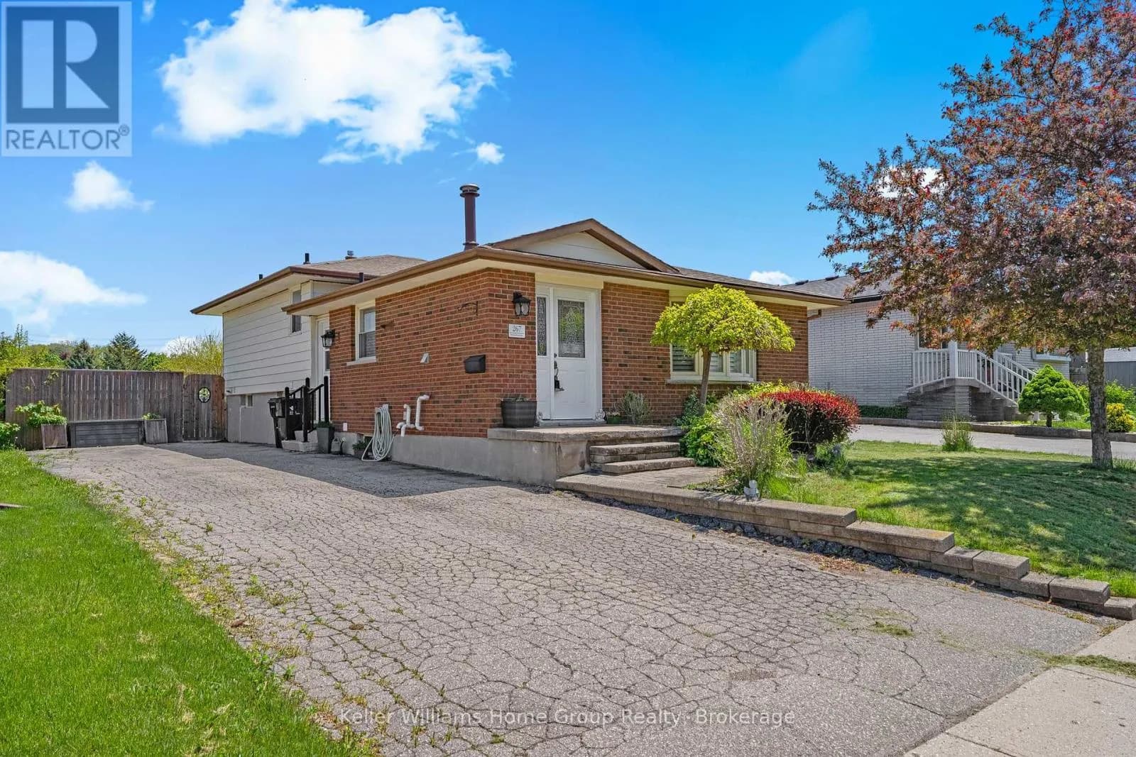 267 BAKERSFIELD DRIVE — photo 1 of 19