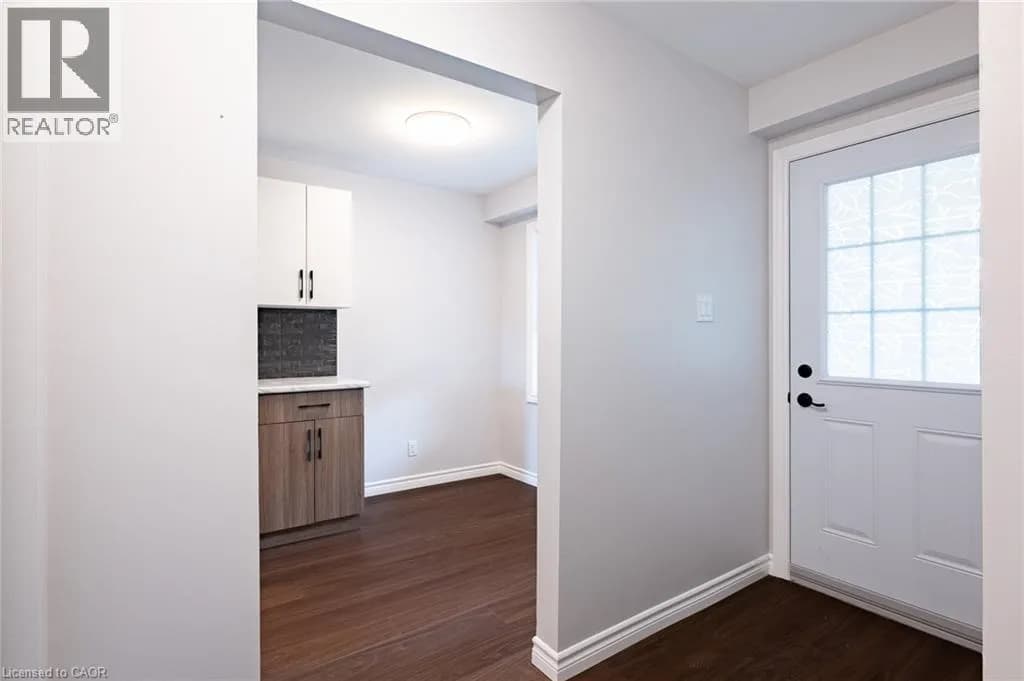 537B BARWICK Crescent — photo 4 of 50