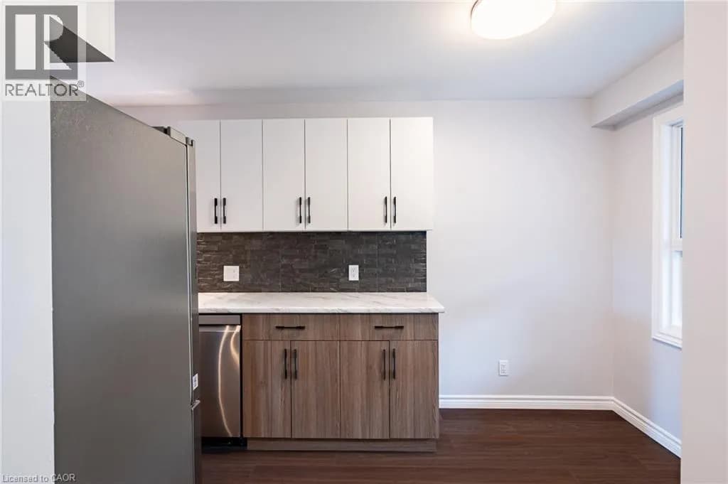537B BARWICK Crescent — photo 5 of 50