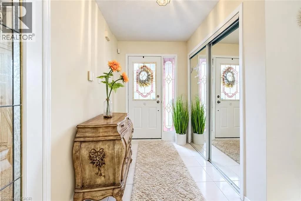 11 PEREGRINE Crescent — photo 4 of 38
