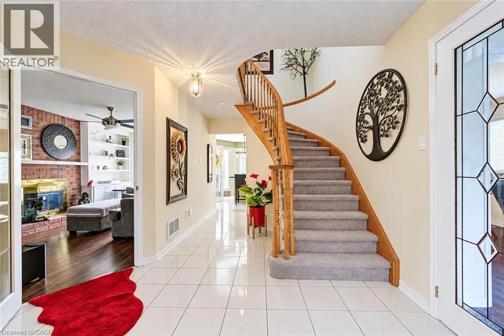 11 PEREGRINE Crescent — photo 5 of 38