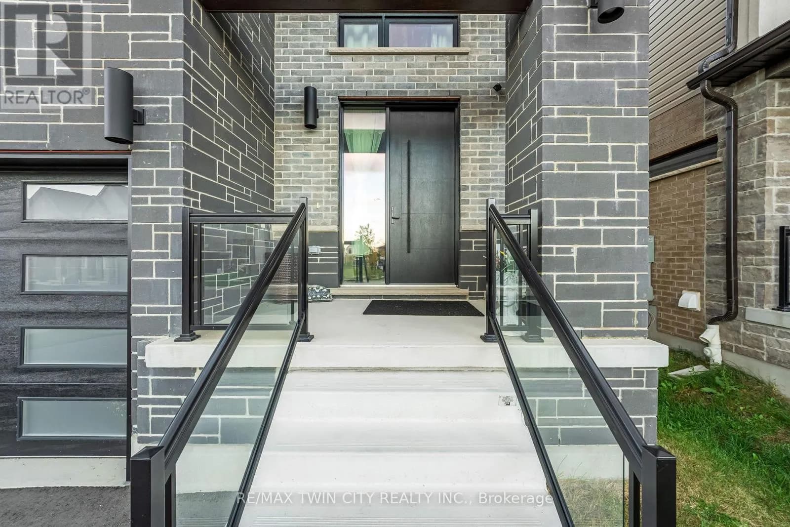 31 JACOB DETWEILLER DRIVE — photo 3 of 43