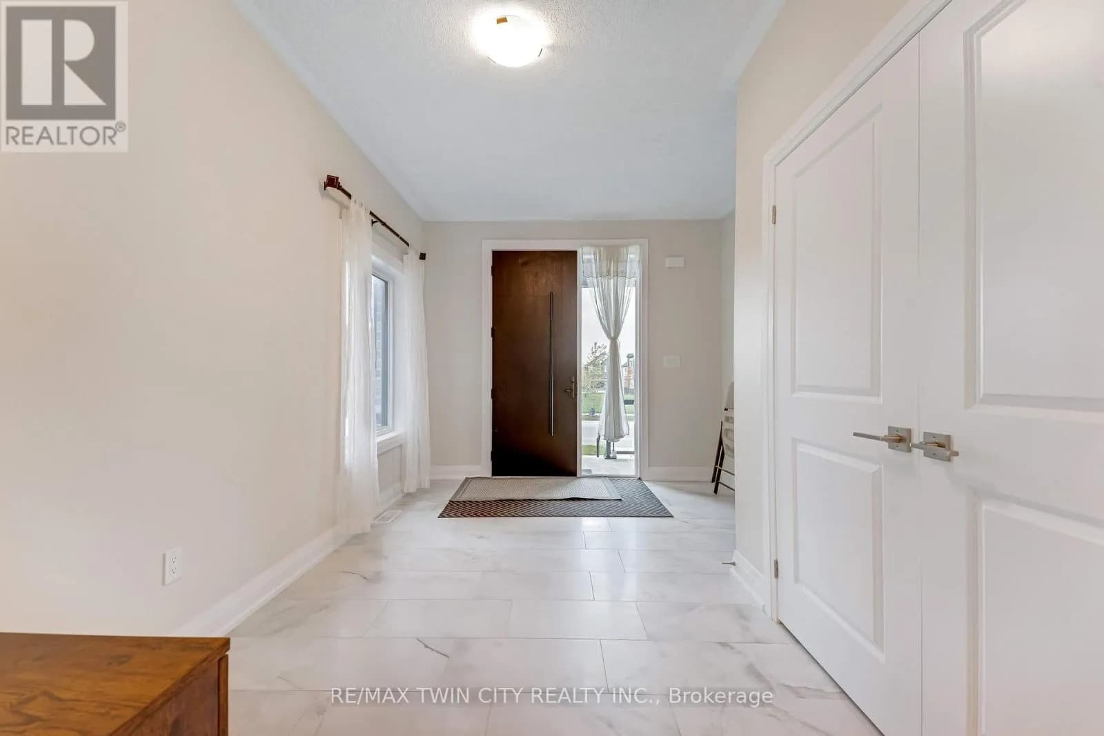 31 JACOB DETWEILLER DRIVE — photo 5 of 43