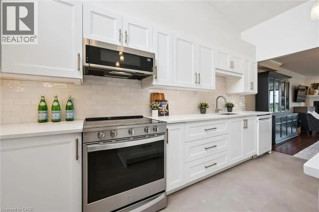 260 SHELDON Avenue N Unit# PH2 — photo 5 of 50