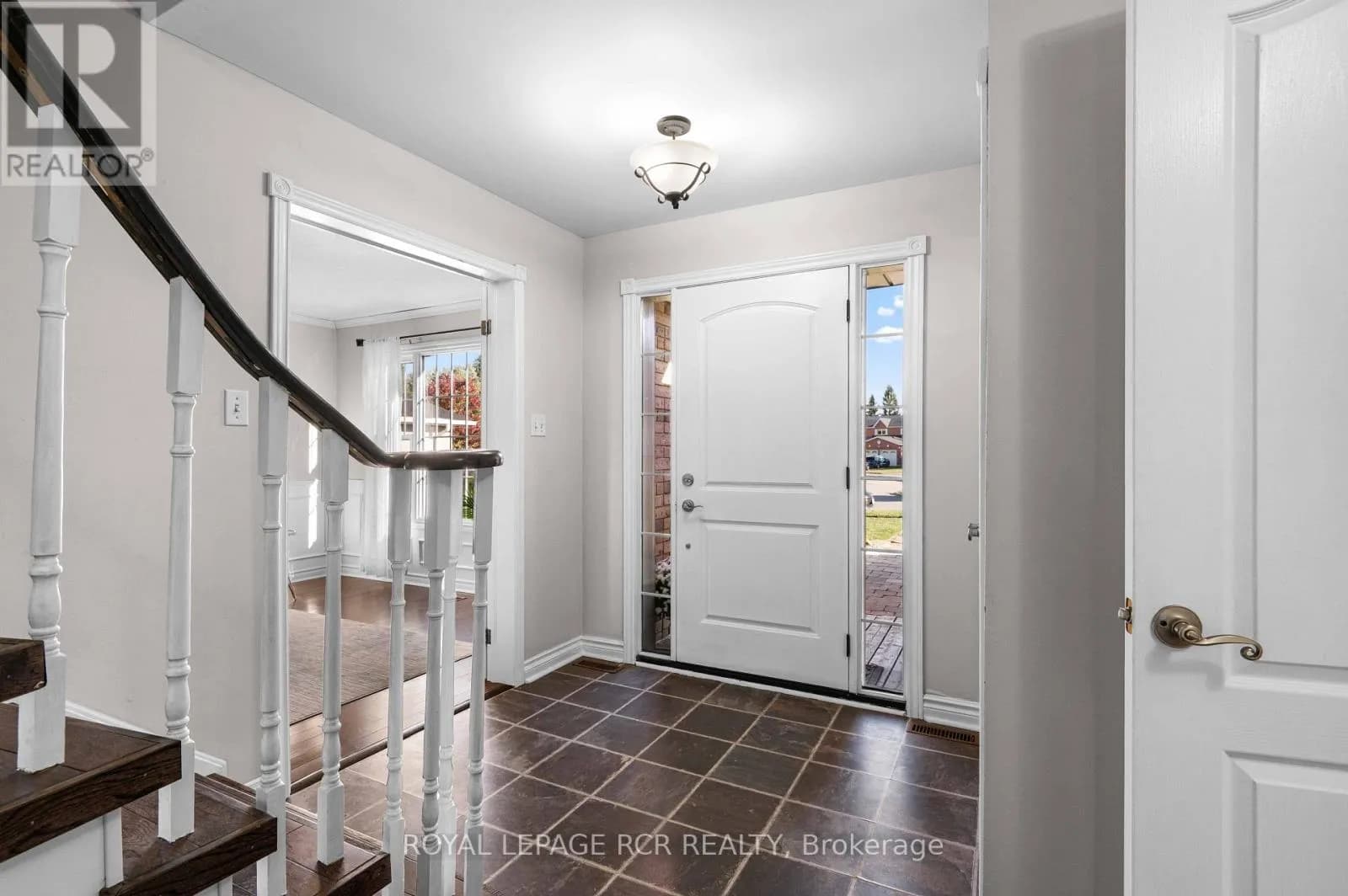 220 EDENWOOD CRESCENT — photo 2 of 50