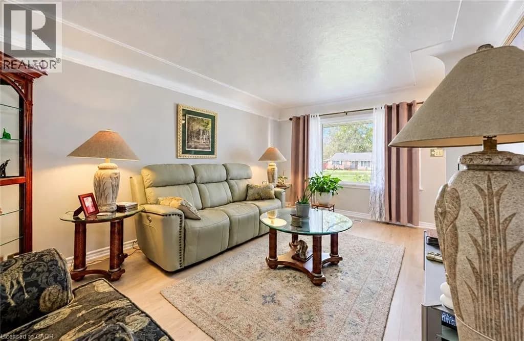 582 GRAND VALLEY Drive — photo 4 of 19