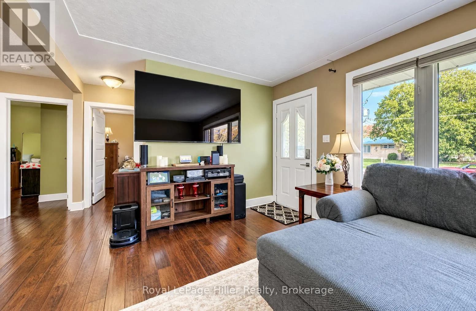 164 STRACHAN STREET — photo 3 of 30
