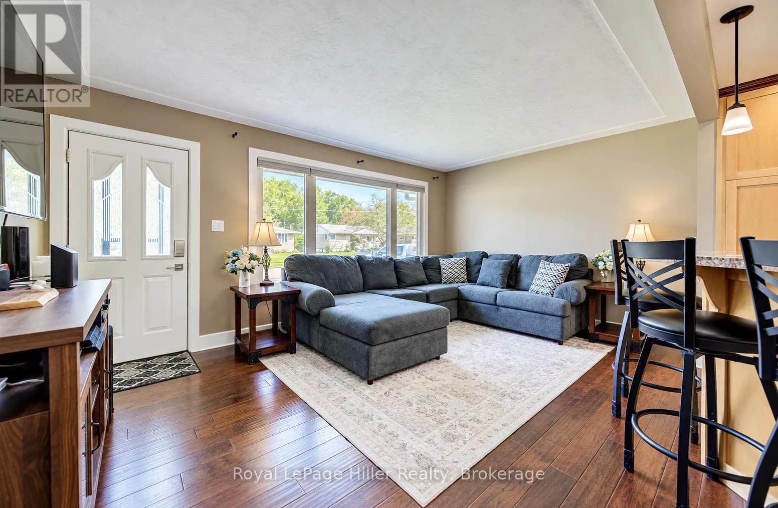 164 STRACHAN STREET — photo 4 of 30