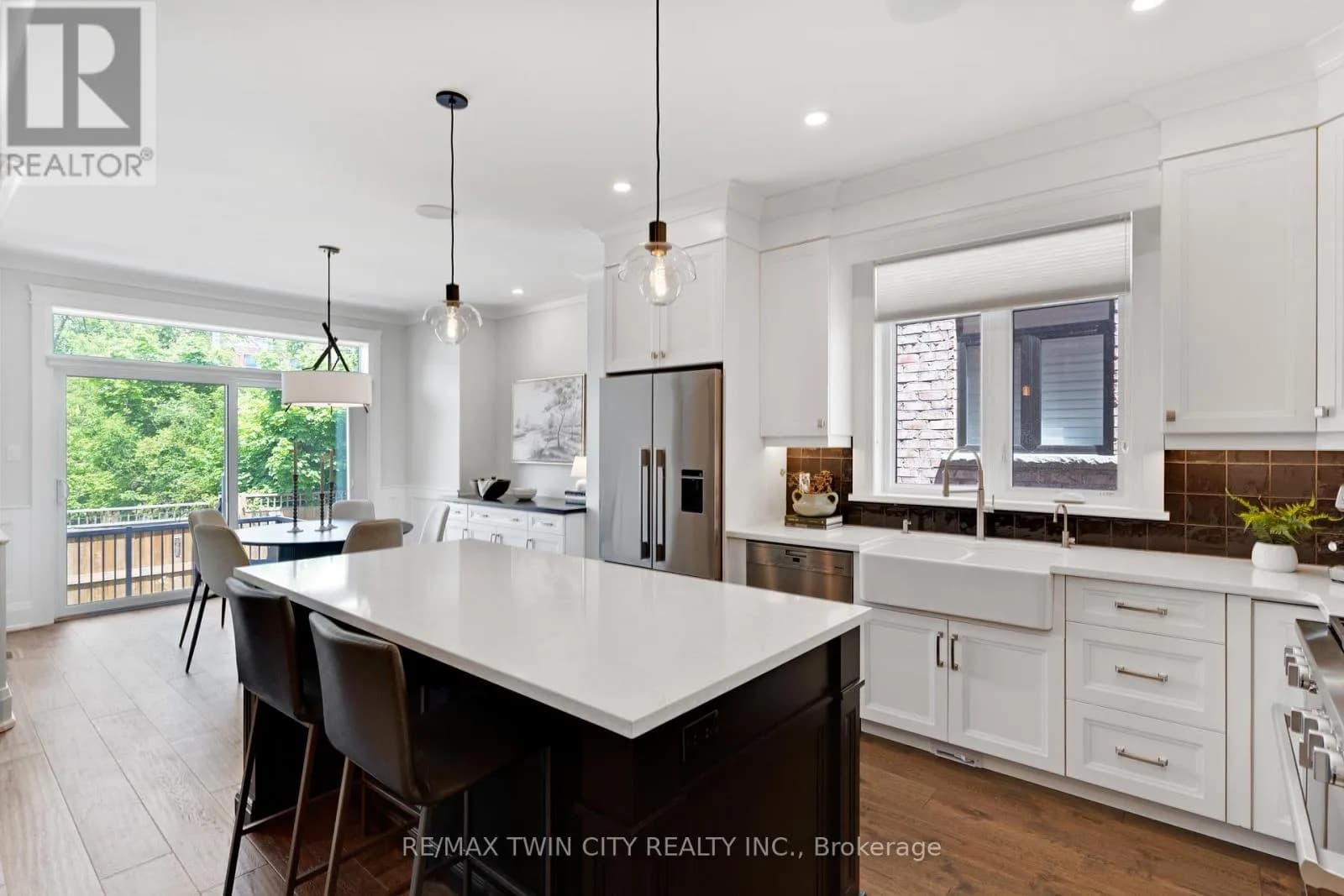12 GEORGE STREET — photo 3 of 33