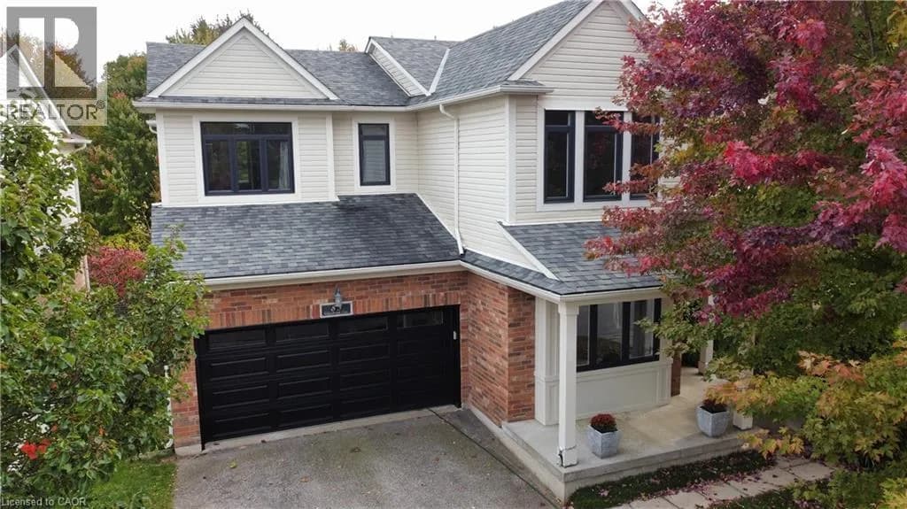 83 GLAZEBROOK Crescent — photo 2 of 40
