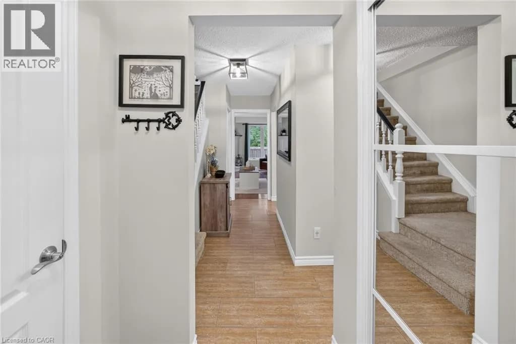 2 CINDY Avenue — photo 4 of 44