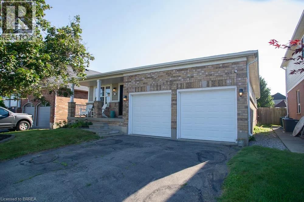 48 LOVELL Crescent — photo 3 of 28