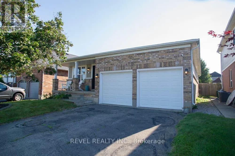 48 LOVELL CRESCENT — photo 3 of 28