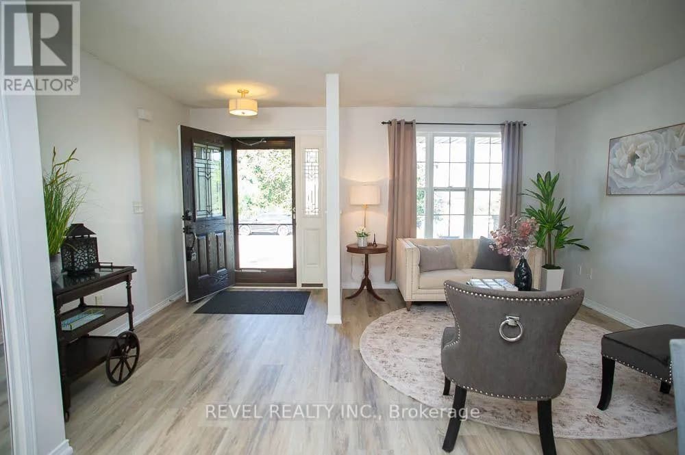 48 LOVELL CRESCENT — photo 5 of 28