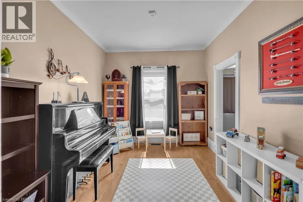 25 USHER Street — photo 4 of 22
