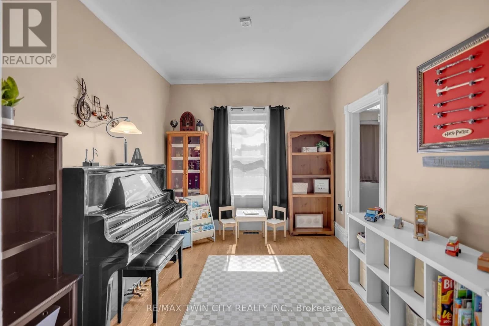 25 USHER STREET — photo 3 of 20