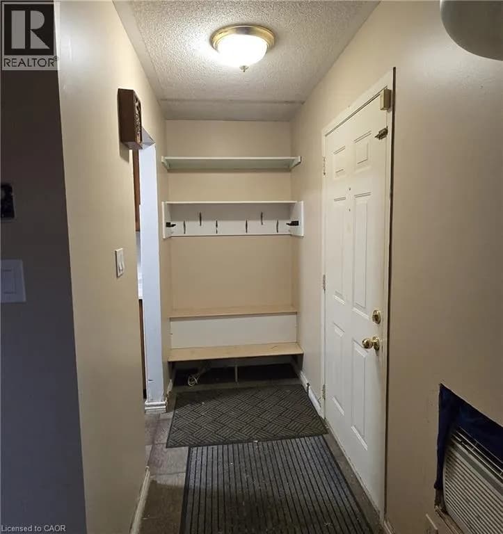 11 DEBBY Crescent — photo 5 of 34
