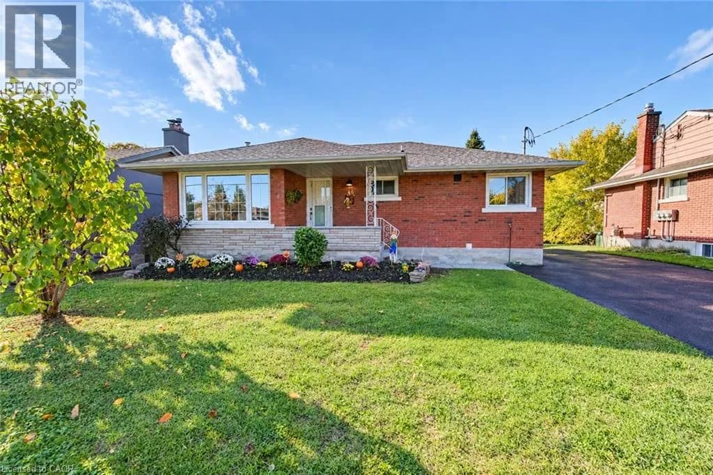 46 TRAYNOR Avenue — photo 1 of 46