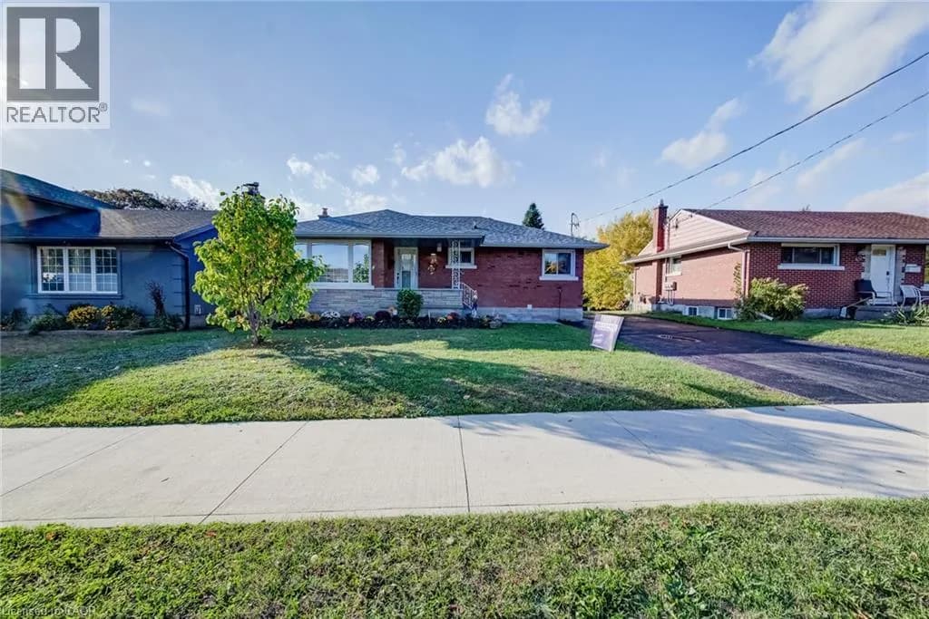 46 TRAYNOR Avenue — photo 4 of 46