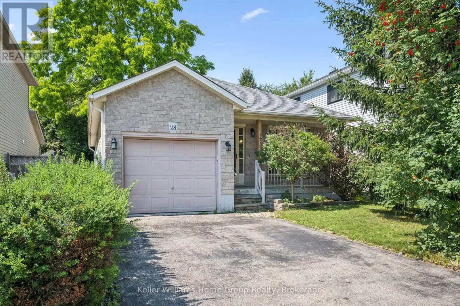28 PEGLAR CRESCENT — photo 2 of 37